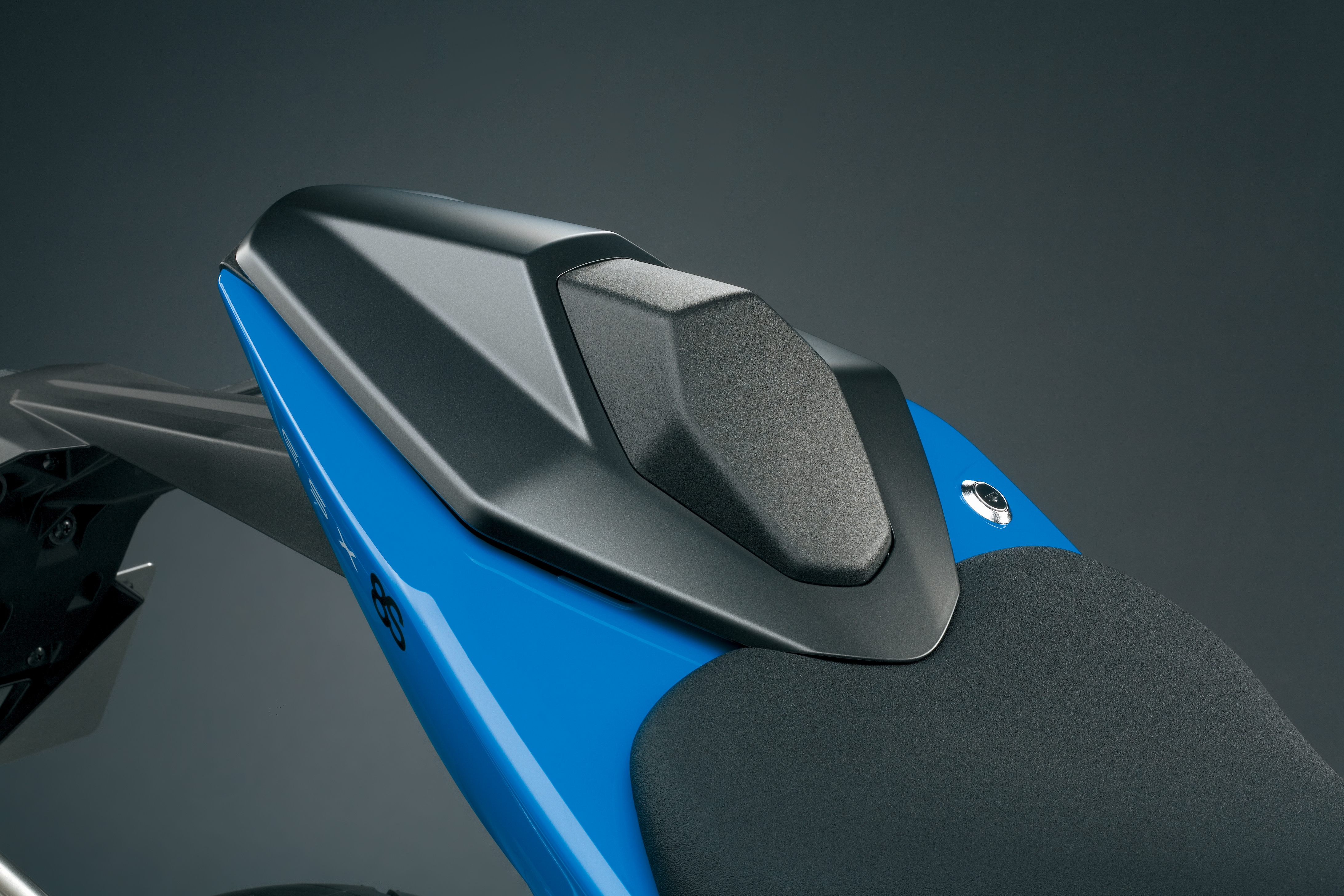 Soziusabdeckung für Suzuki GSX-8S / GSX-8R Original Zubehör