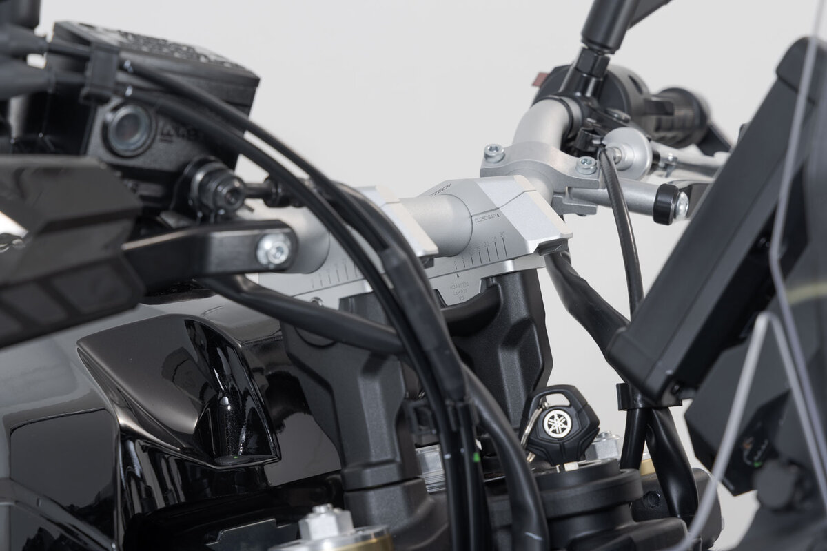 SW-Motech Lenkerverlegung variabel, silber für Ø 28 mm Lenker, H=28 mm für KTM 1290 Super Adventure