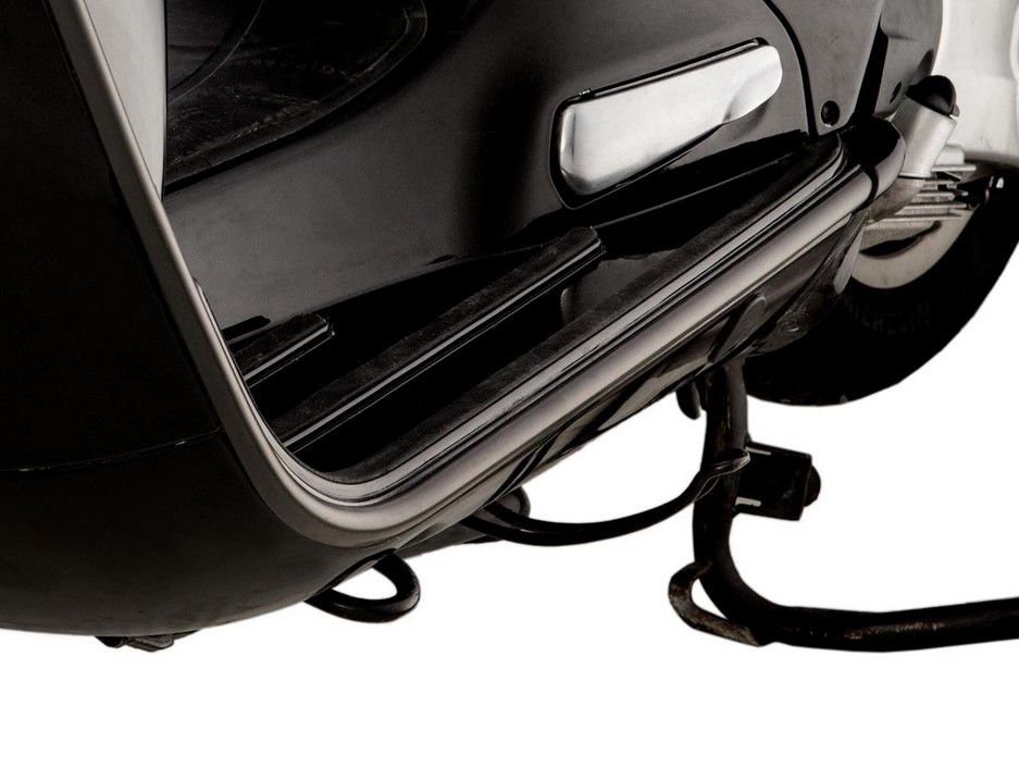 Monoschlitzrohr Beinschild, links für Vespa GTS/​GTS Super/​GTV/​GT 125-300ccm (- '19), schwarz matt