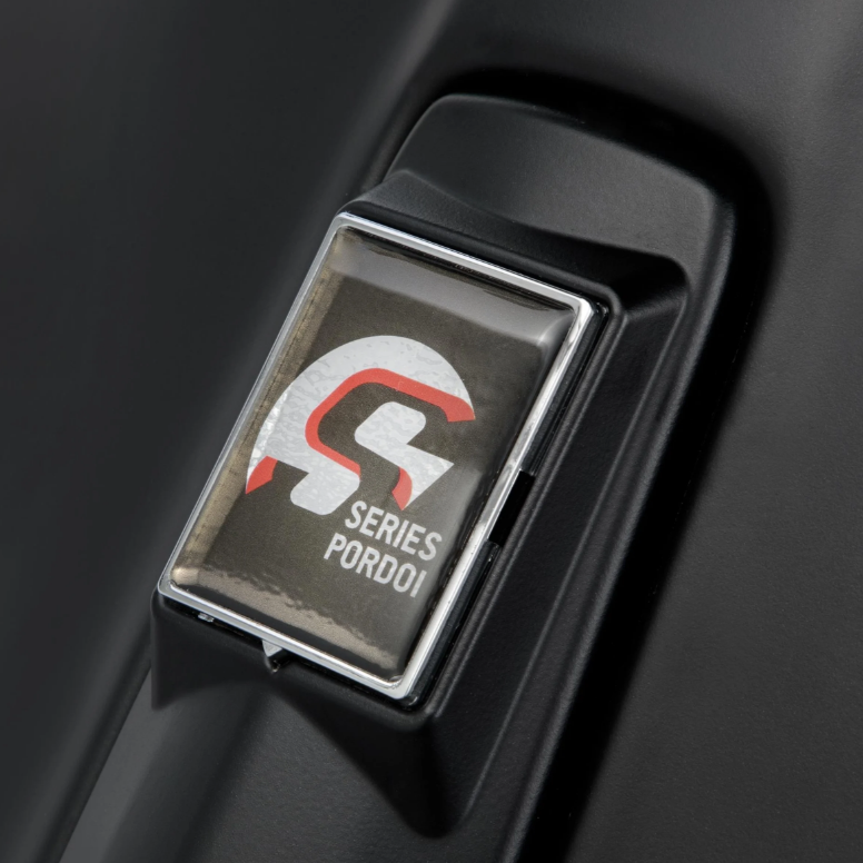 Vespa Emblem "SIP SERIES PORDOI" 4-Eck Kaskade, schwarz/silber