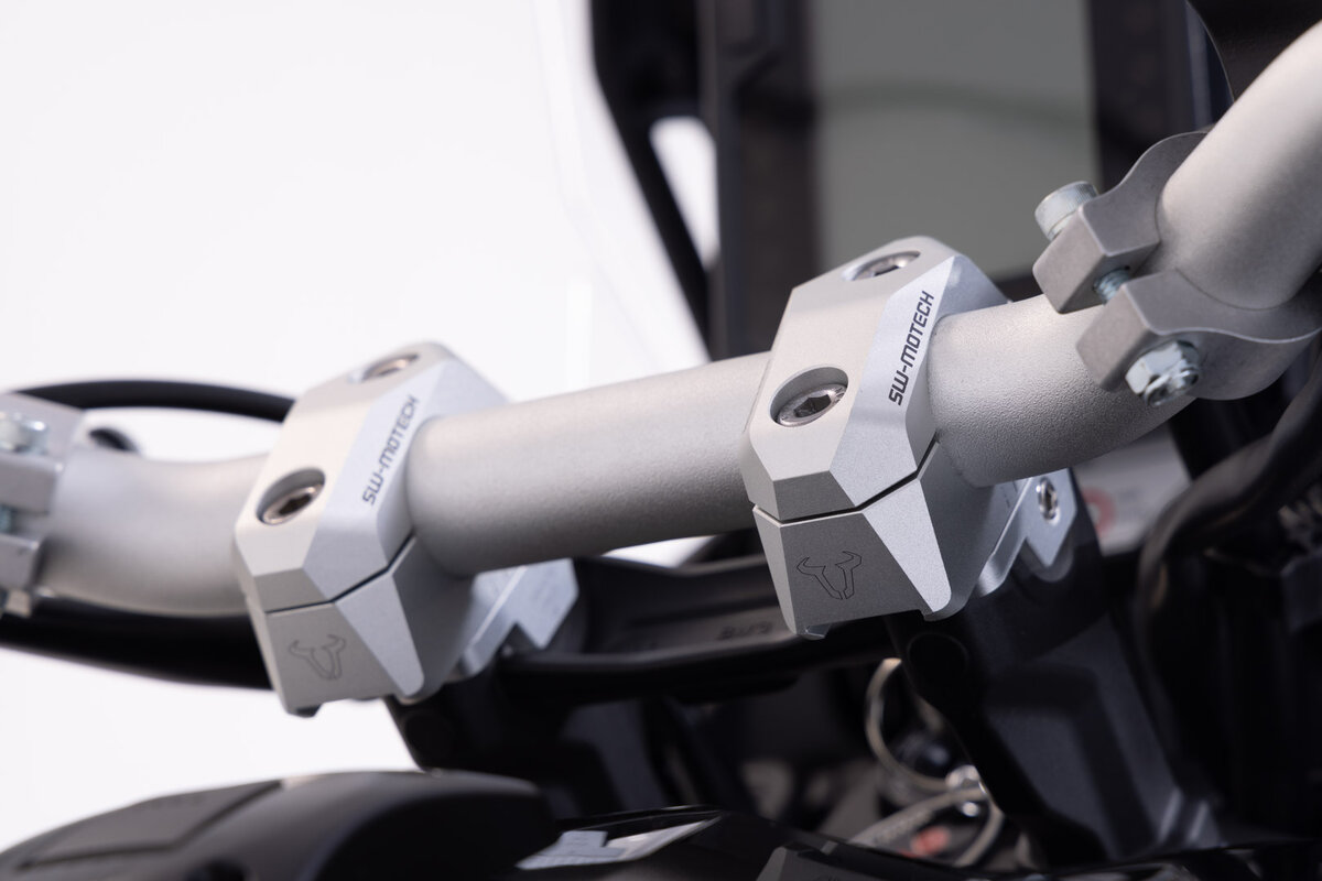 SW-Motech Lenkerverlegung variabel, silber für Ø 28 mm Lenker, H=28 mm für KTM 1290 Super Adventure