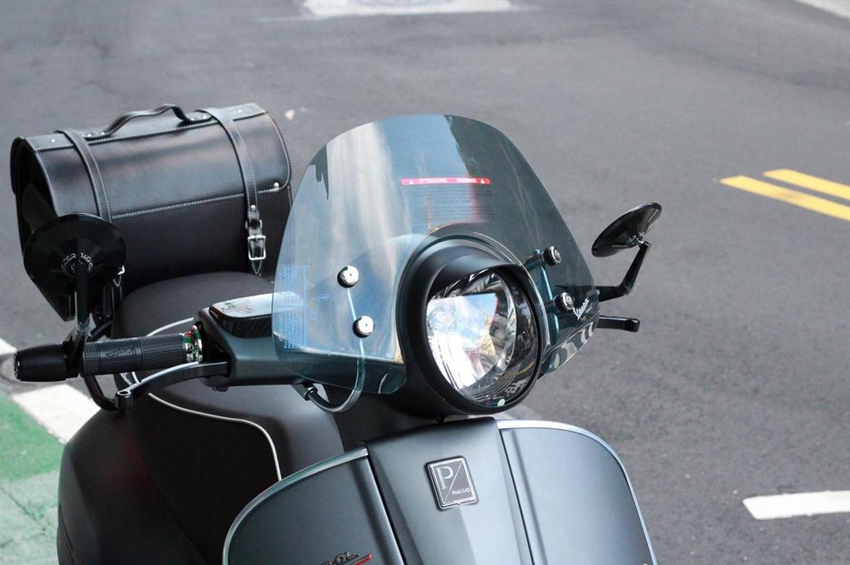 Lampenring für Vespa GTS/​GTS Super/​GT/​GT L 125-300ccm, schwarz matt