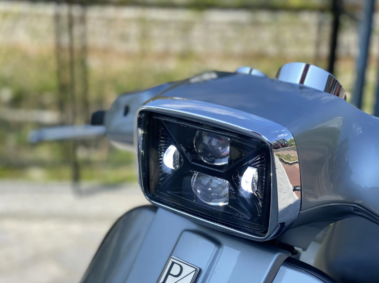 Scheinwerfer ZELIONI LED trapezförmig für Vespa S 50-150ccm