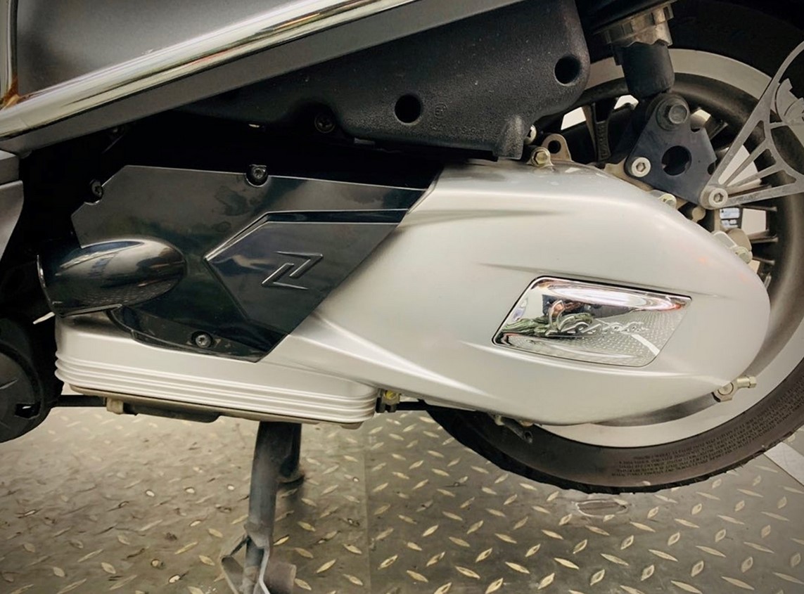 Abdeckung  Lufteinlass, Variodeckel für Vespa Primavera/​Sprint/​GTS/​GTS Super, schwarz