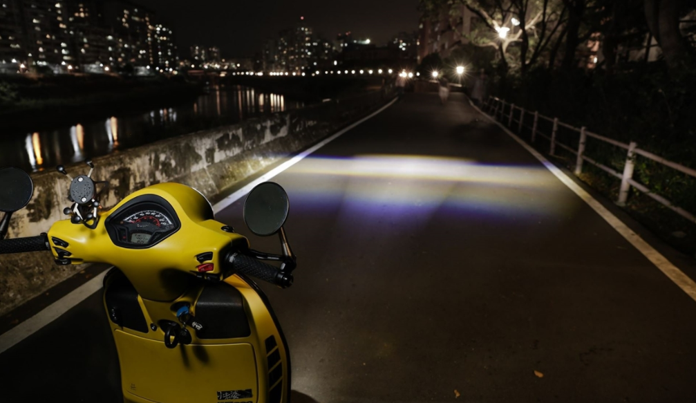 Scheinwerfer "Black Edition" LED für Vespa GTS/​GTS Super/​GT/​GT L 125-300ccm ('03-'18)