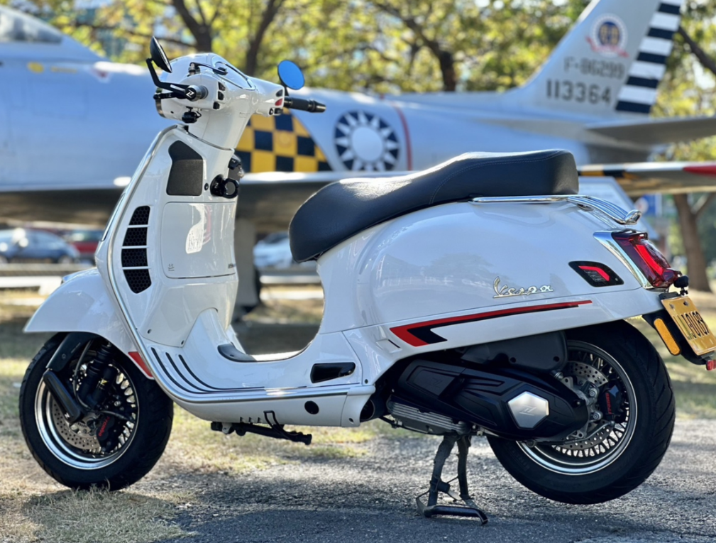 Abdeckung Variodeckel ZELIONI für Vespa GTS/​GTS Super/​GTV HPE 300ccm, schwarz matt