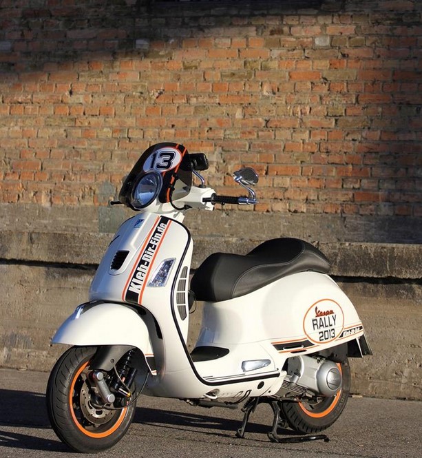 Monoschlitzrohr Beinschild, links für Vespa GTS/​GTS Super/​GTV/​GT 125-300ccm (- '19), schwarz matt
