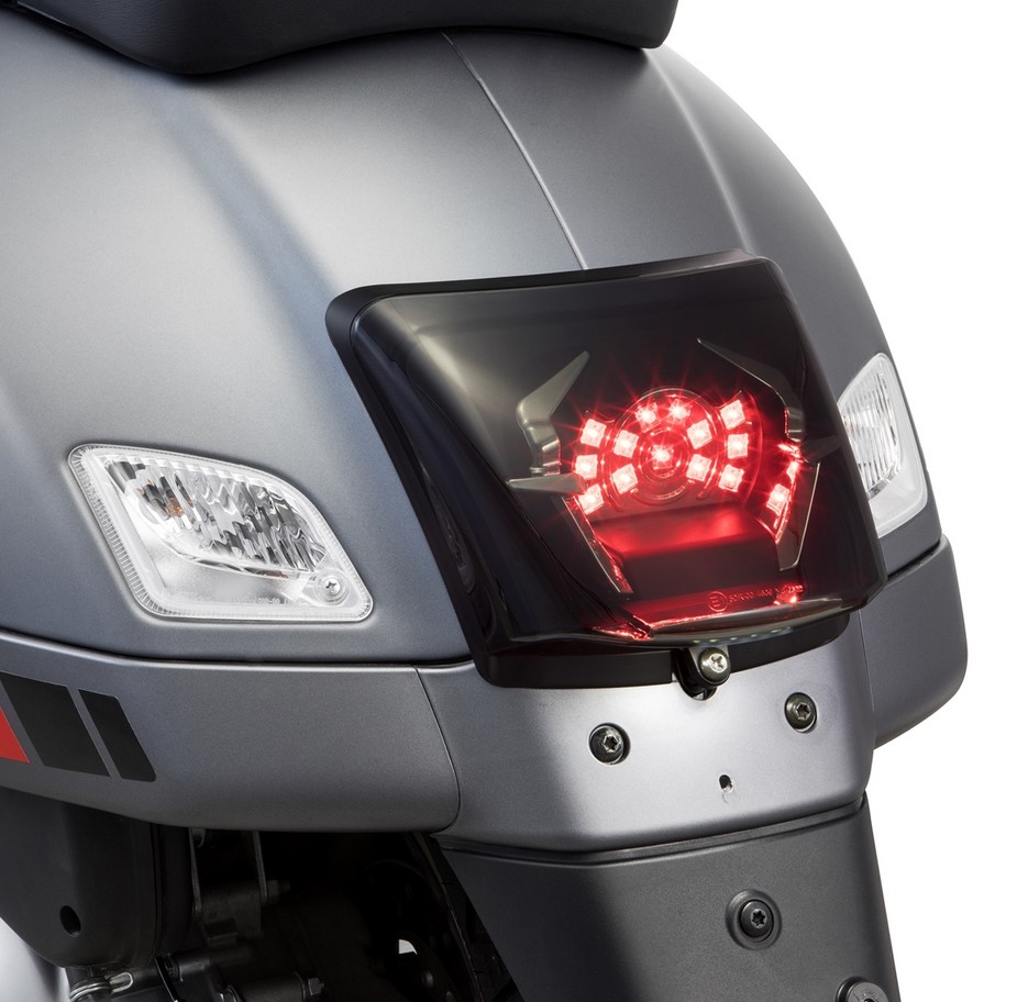 Rahmen Rücklicht Conversion für Vespa GTS/​GTS Super/​GTV 125-300ccm ('14-'18), schwarz matt